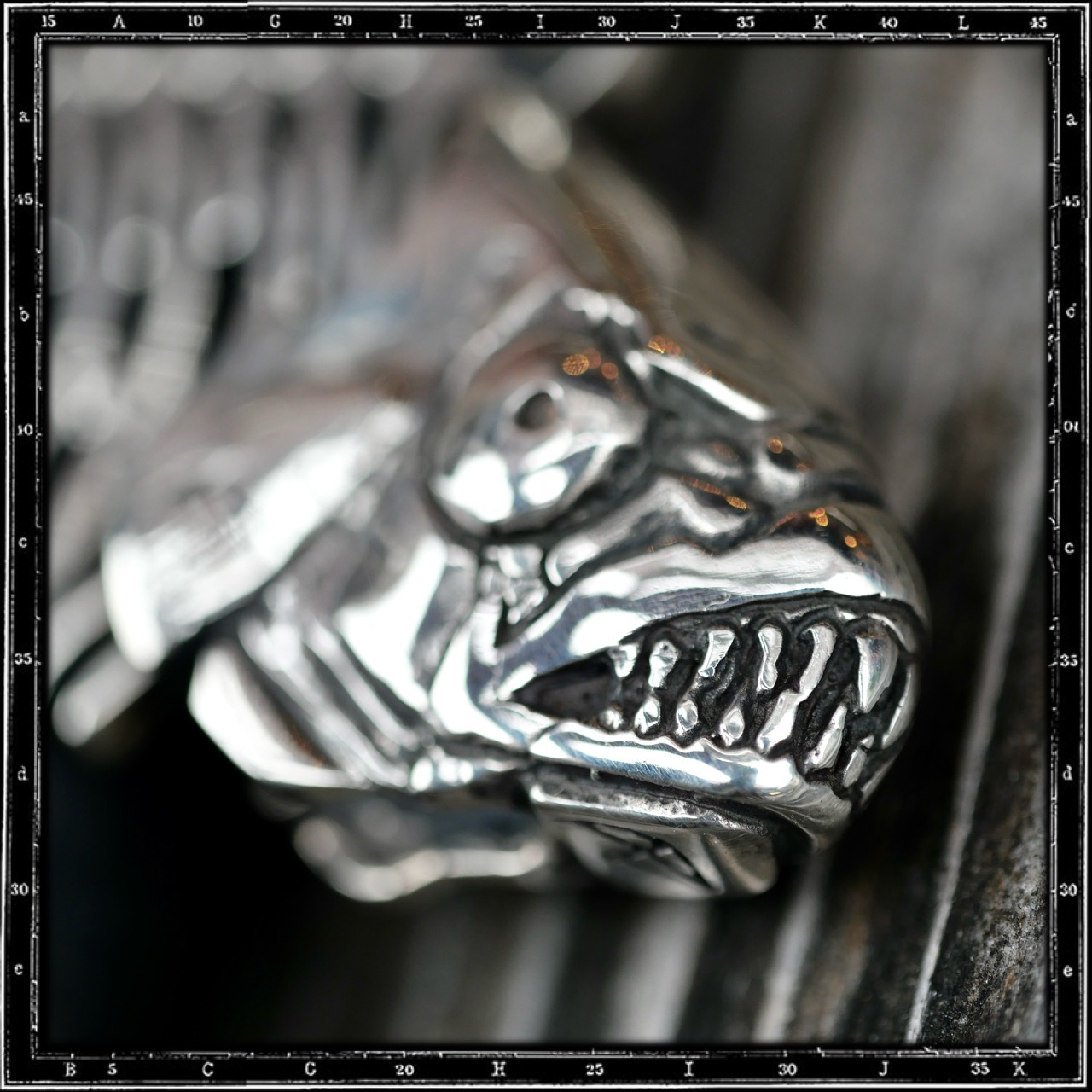 FISHBONE PENDANT