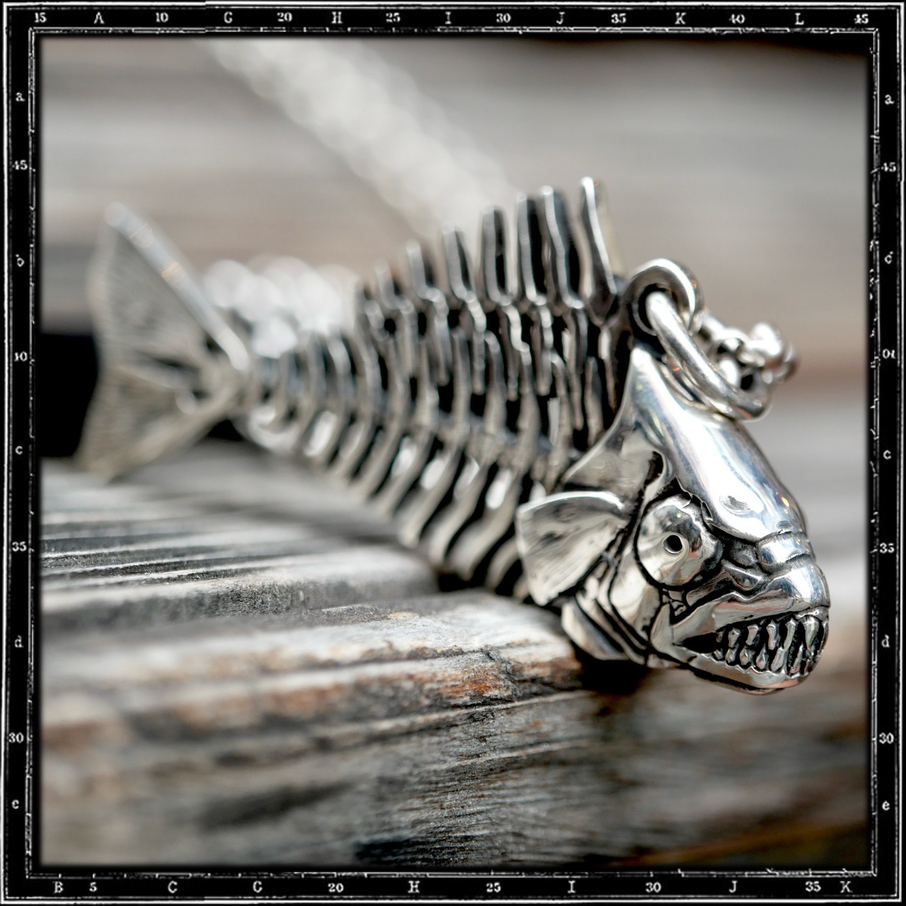 FISHBONE PENDANT