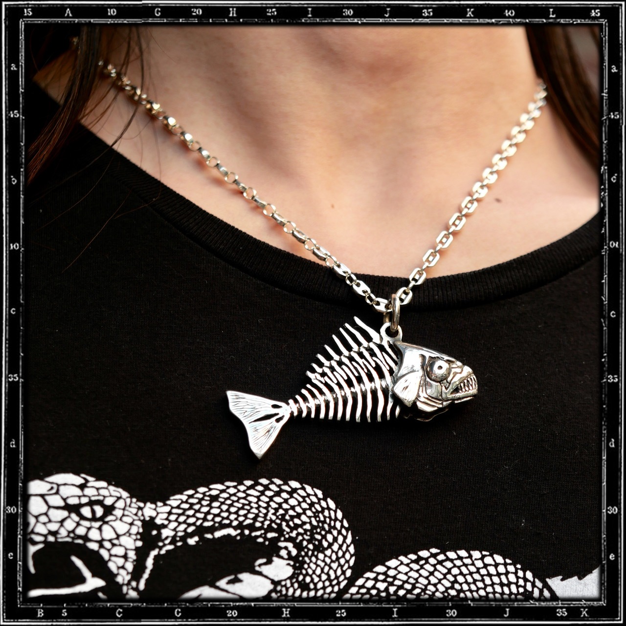 FISHBONE PENDANT