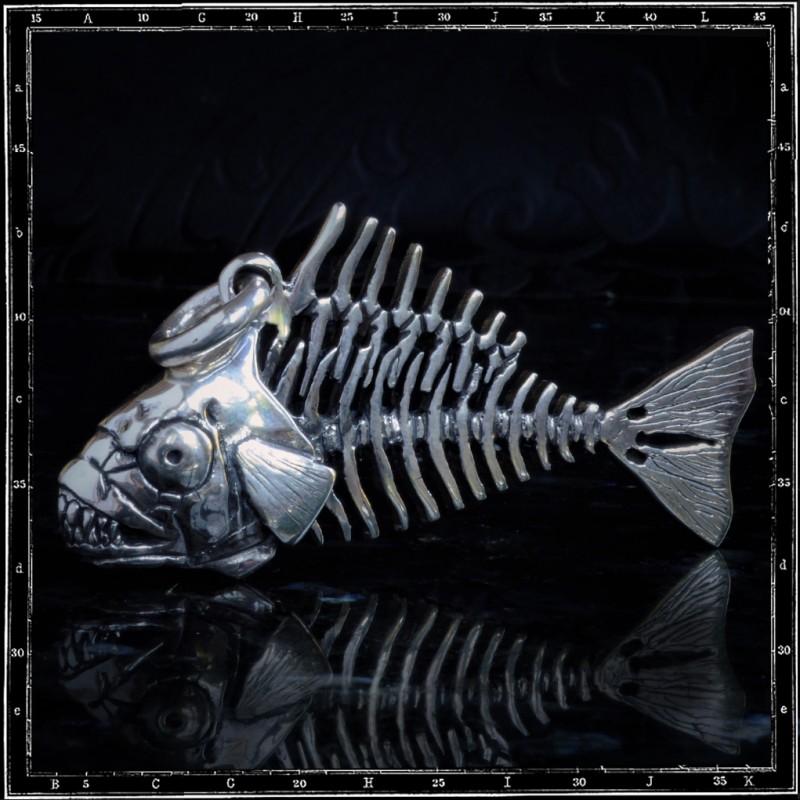 FISHBONE PENDANT