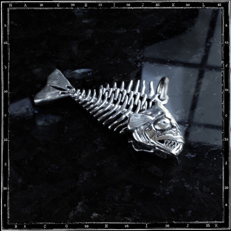 FISHBONE PENDANT