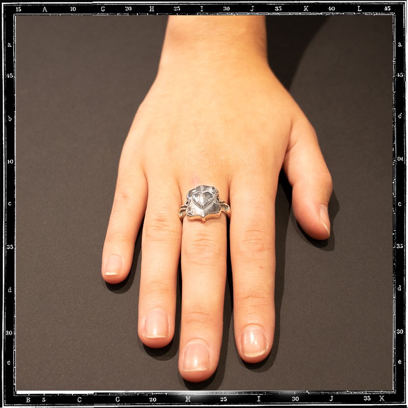 QUEEN OF HEARTS RING