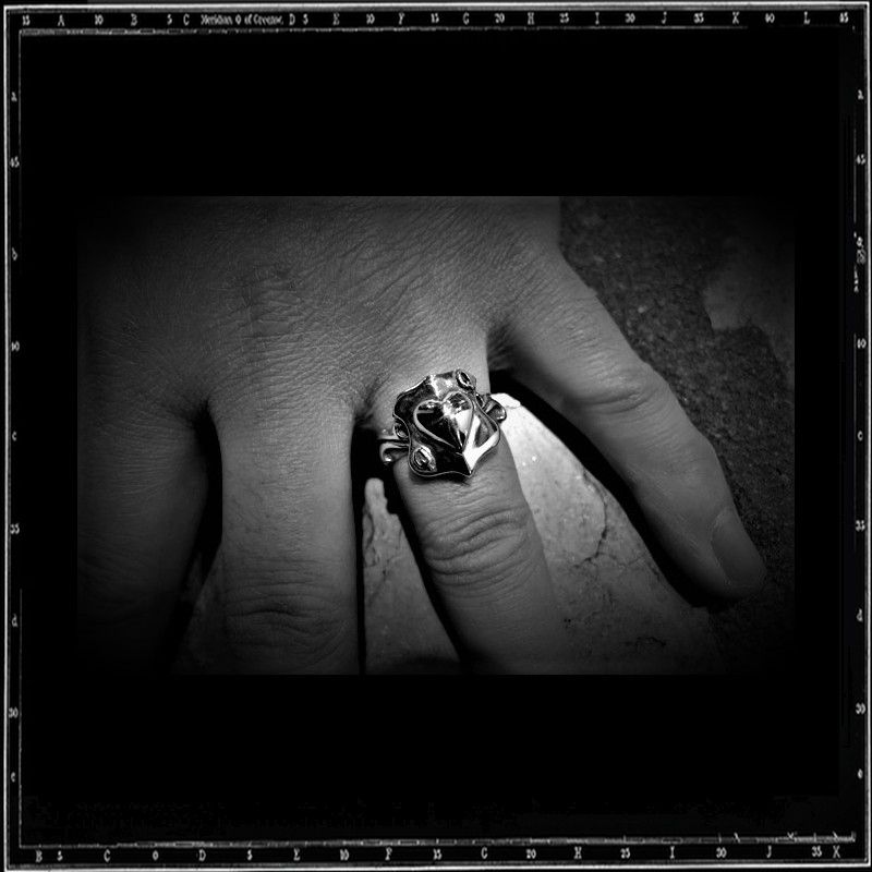 QUEEN OF HEARTS RING