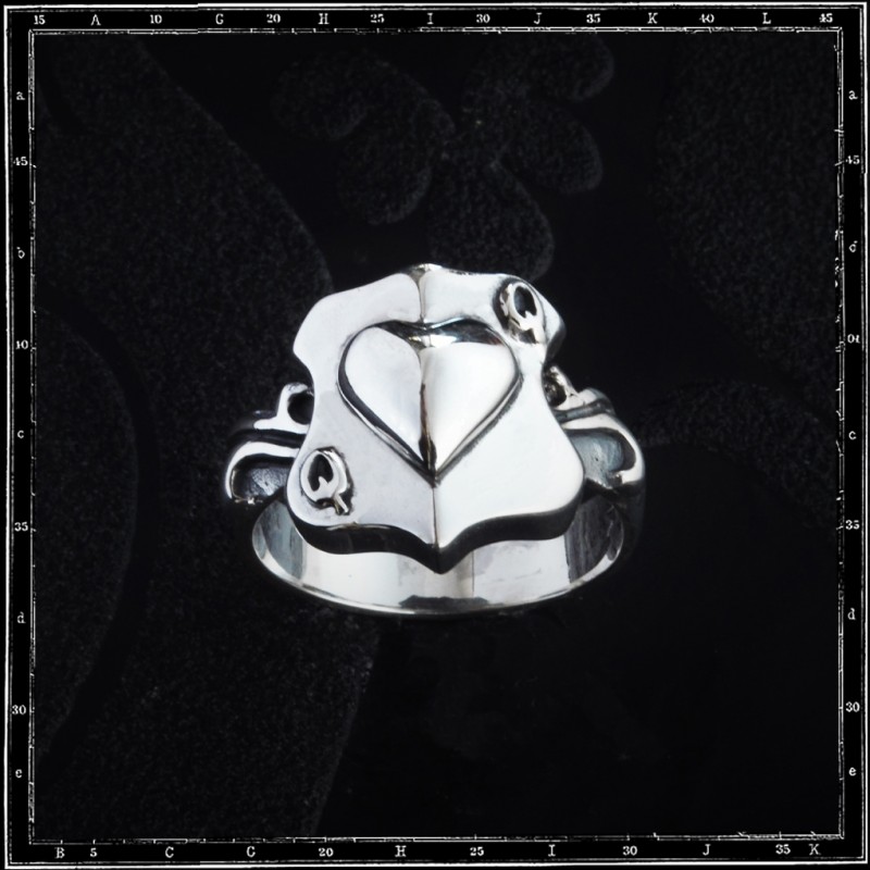 QUEEN OF HEARTS RING