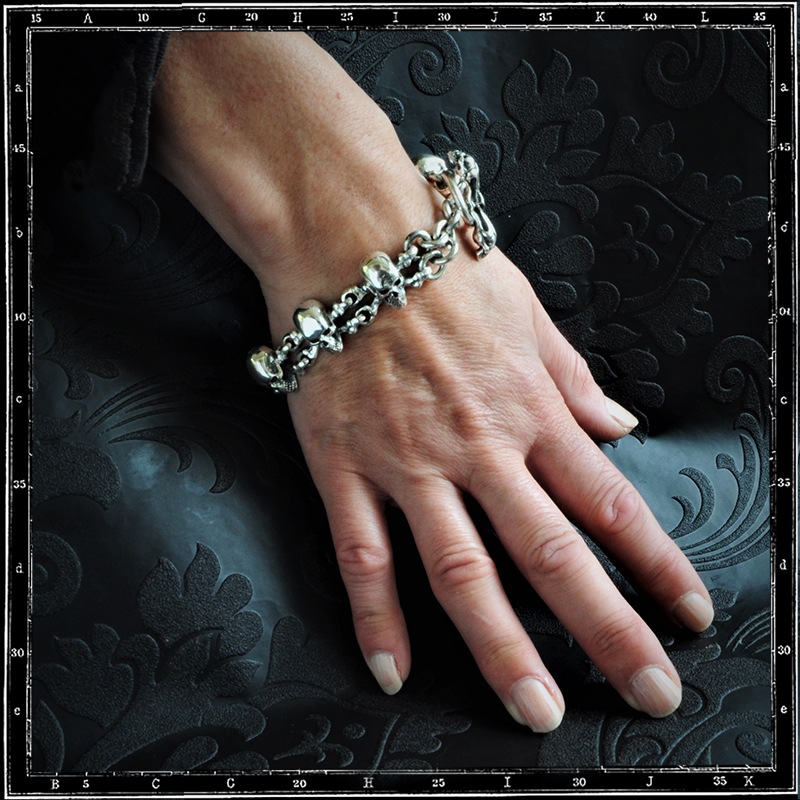 SKULL & CROSSBONES BRACELET