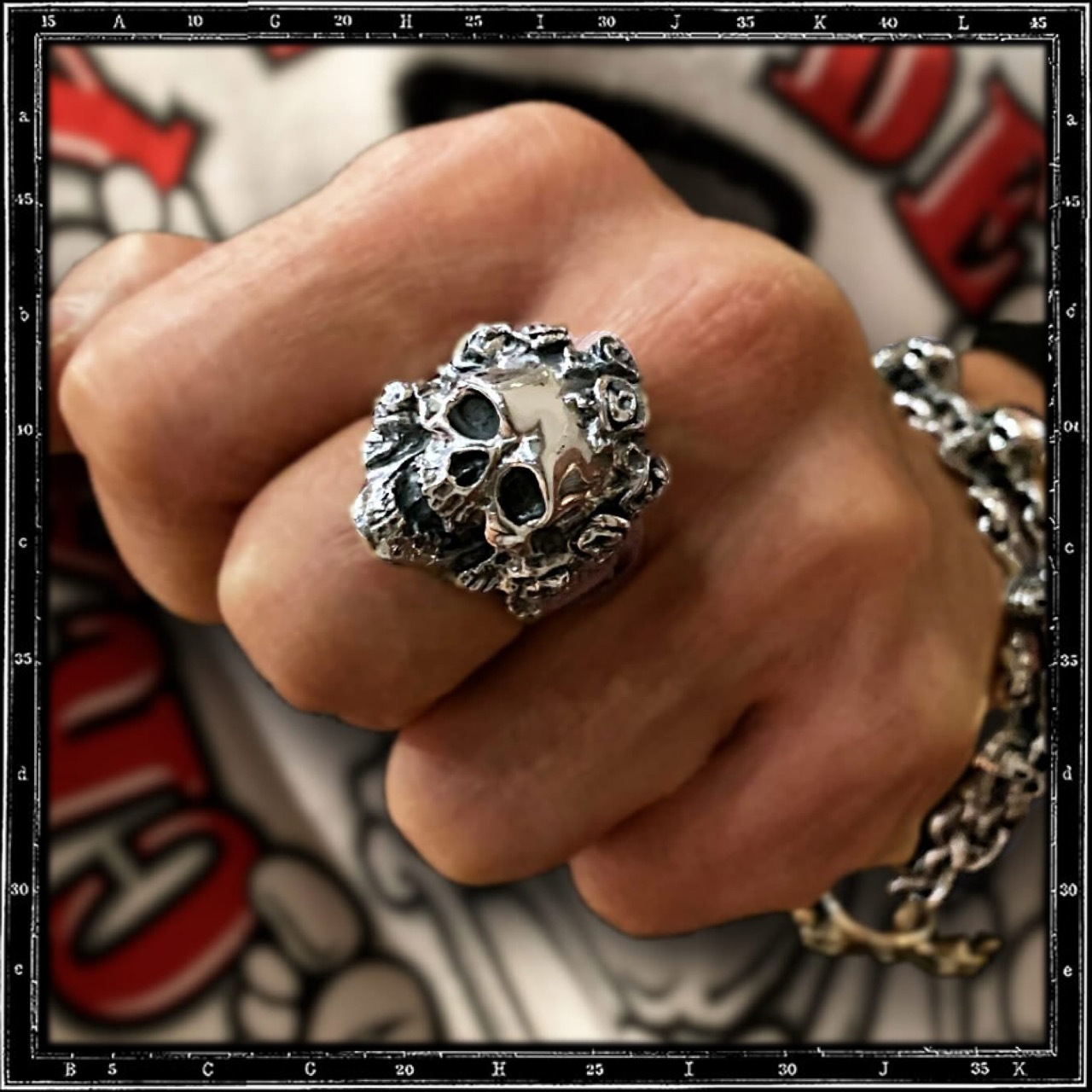 BED OF ROSES SKULL RING
