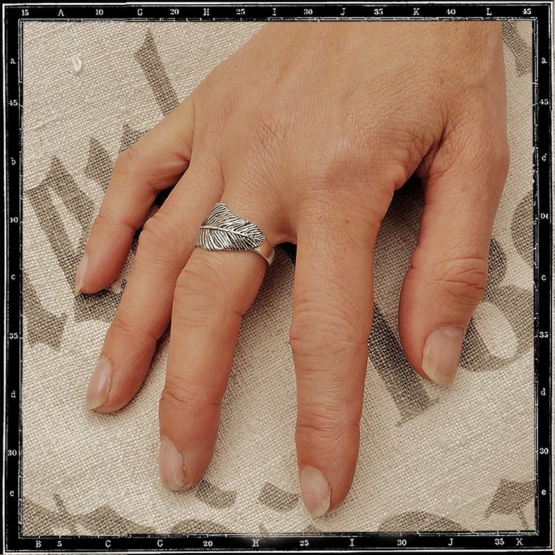 FEATHER RING - SMALL