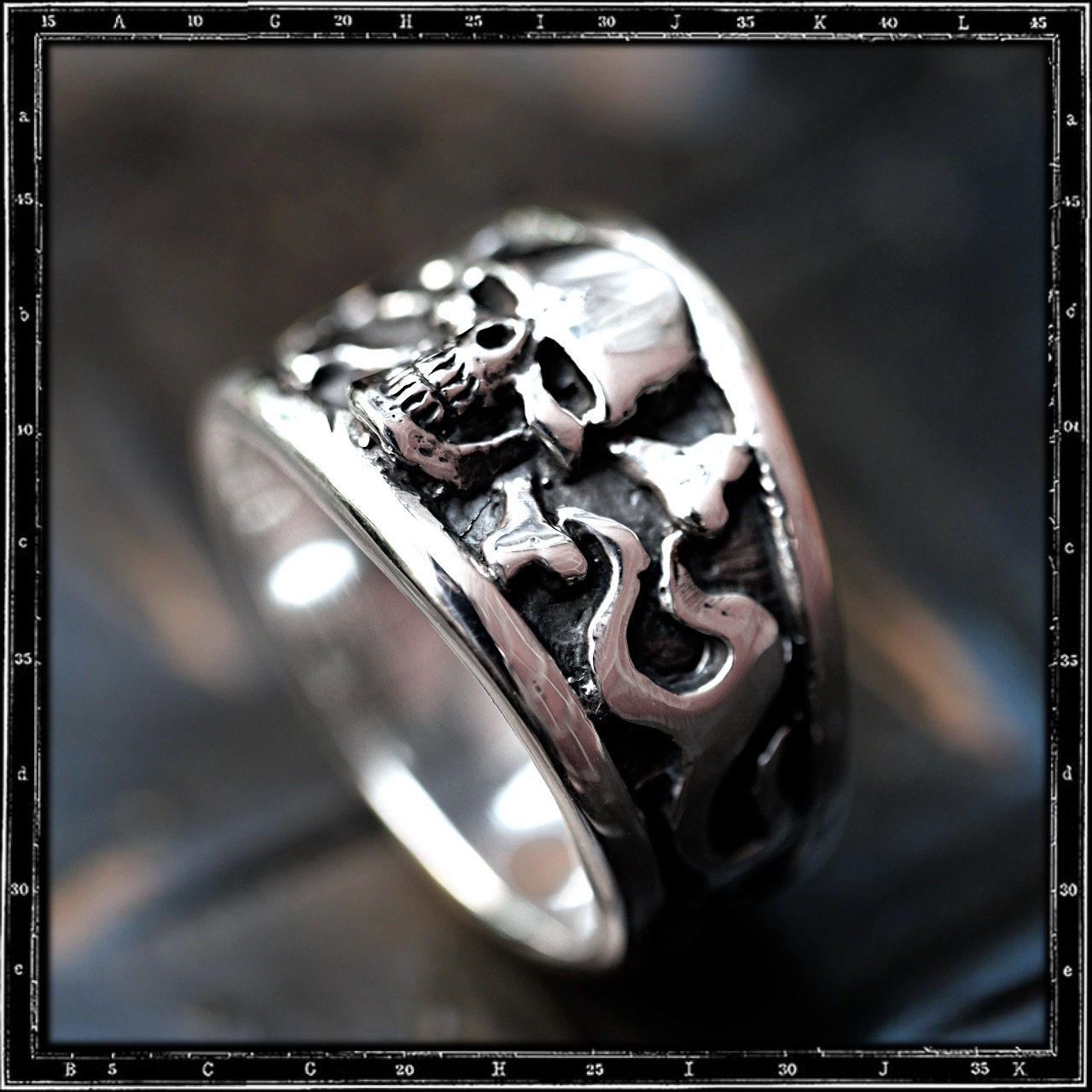 SKULL & CROSSBONE CLASSIC RING