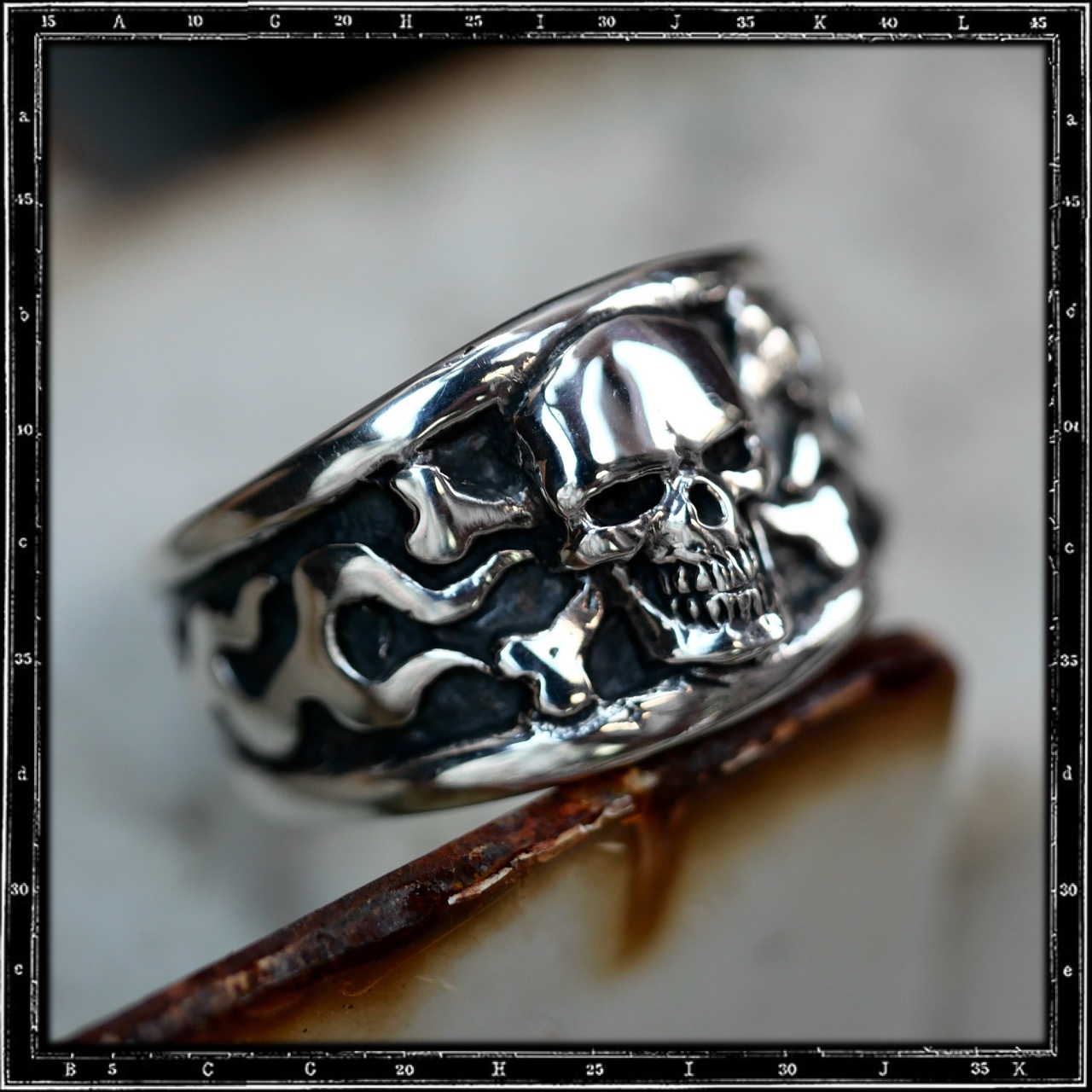 SKULL & CROSSBONE CLASSIC RING