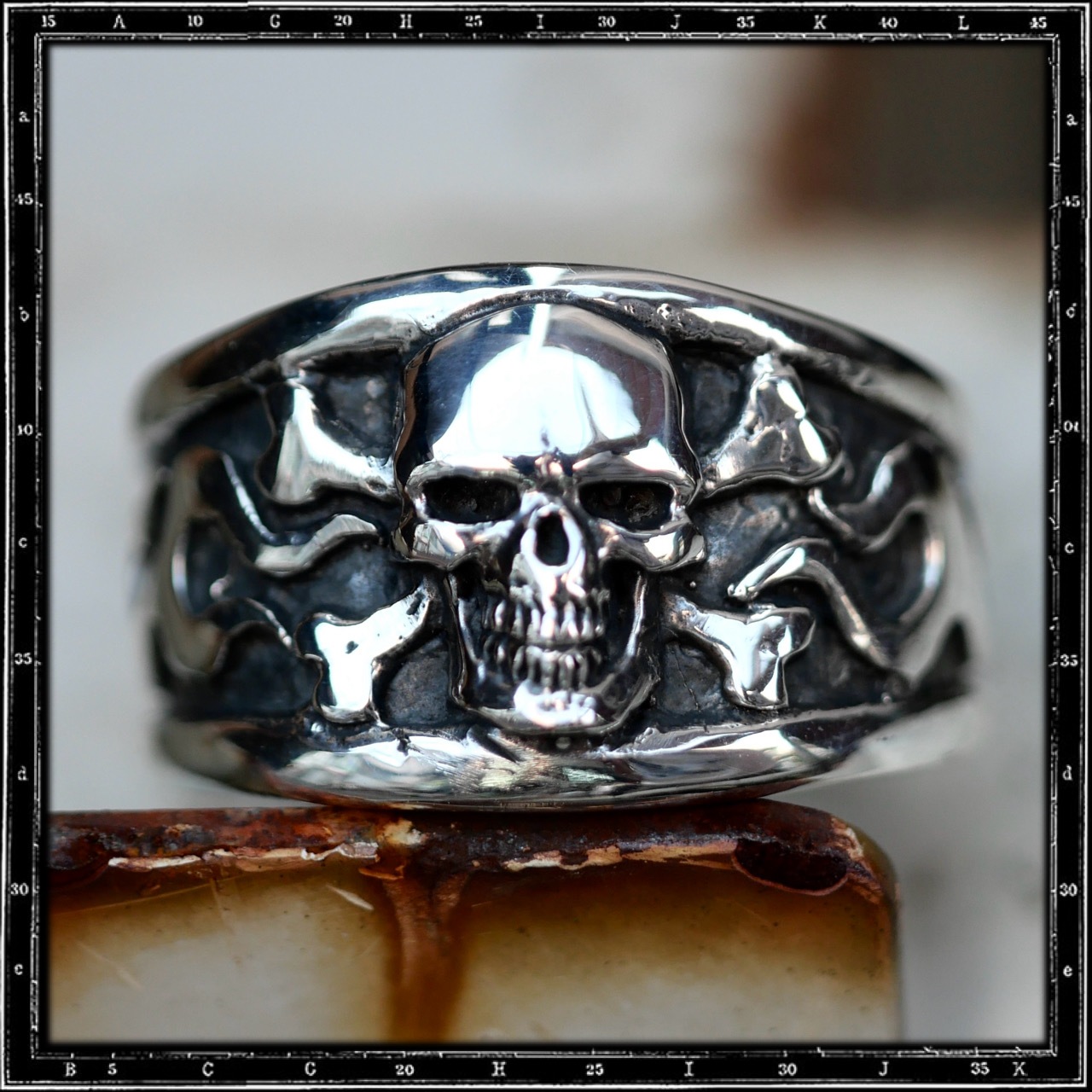 SKULL & CROSSBONE CLASSIC RING