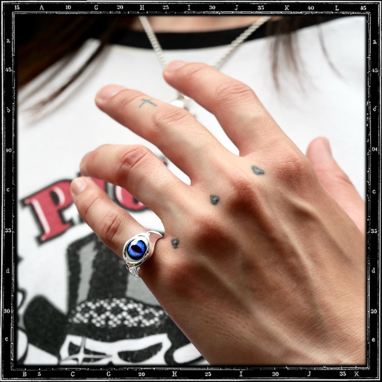 SMALL ROUND EYE RING