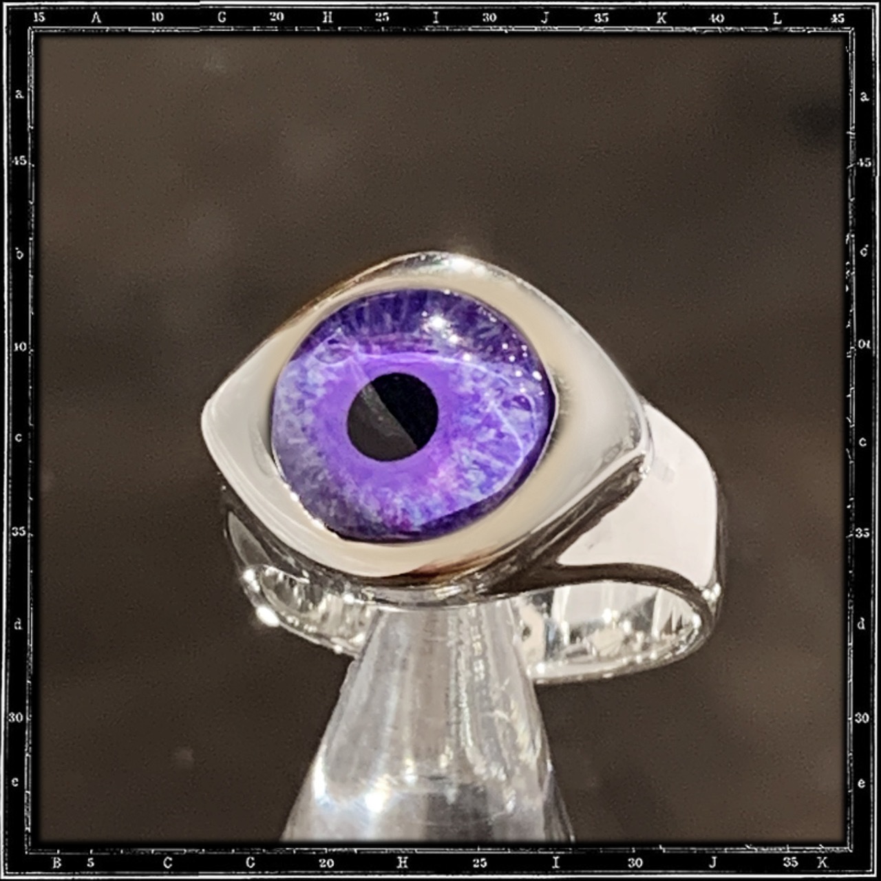 SMALL ROUND EYE RING