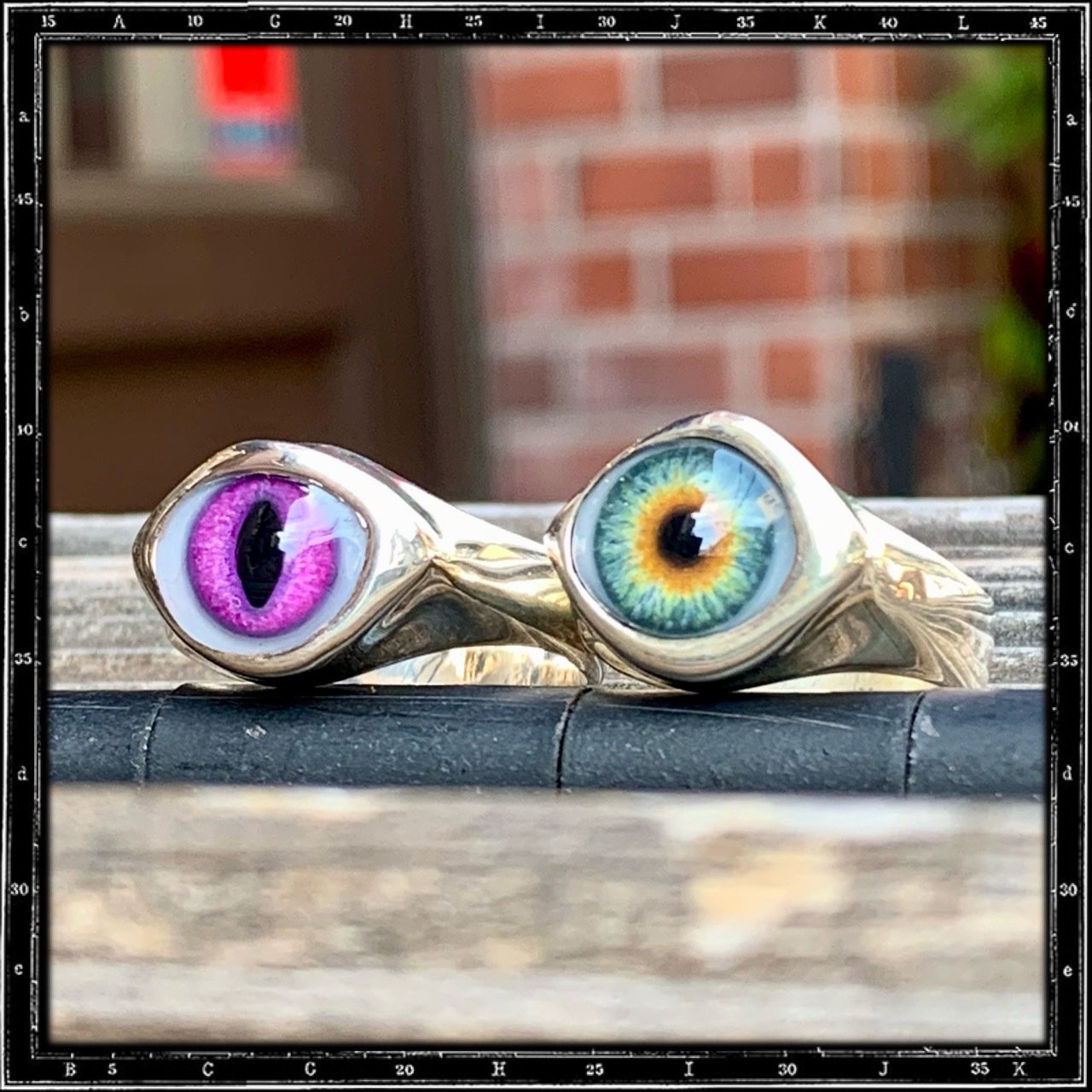 SMALL ROUND EYE RING