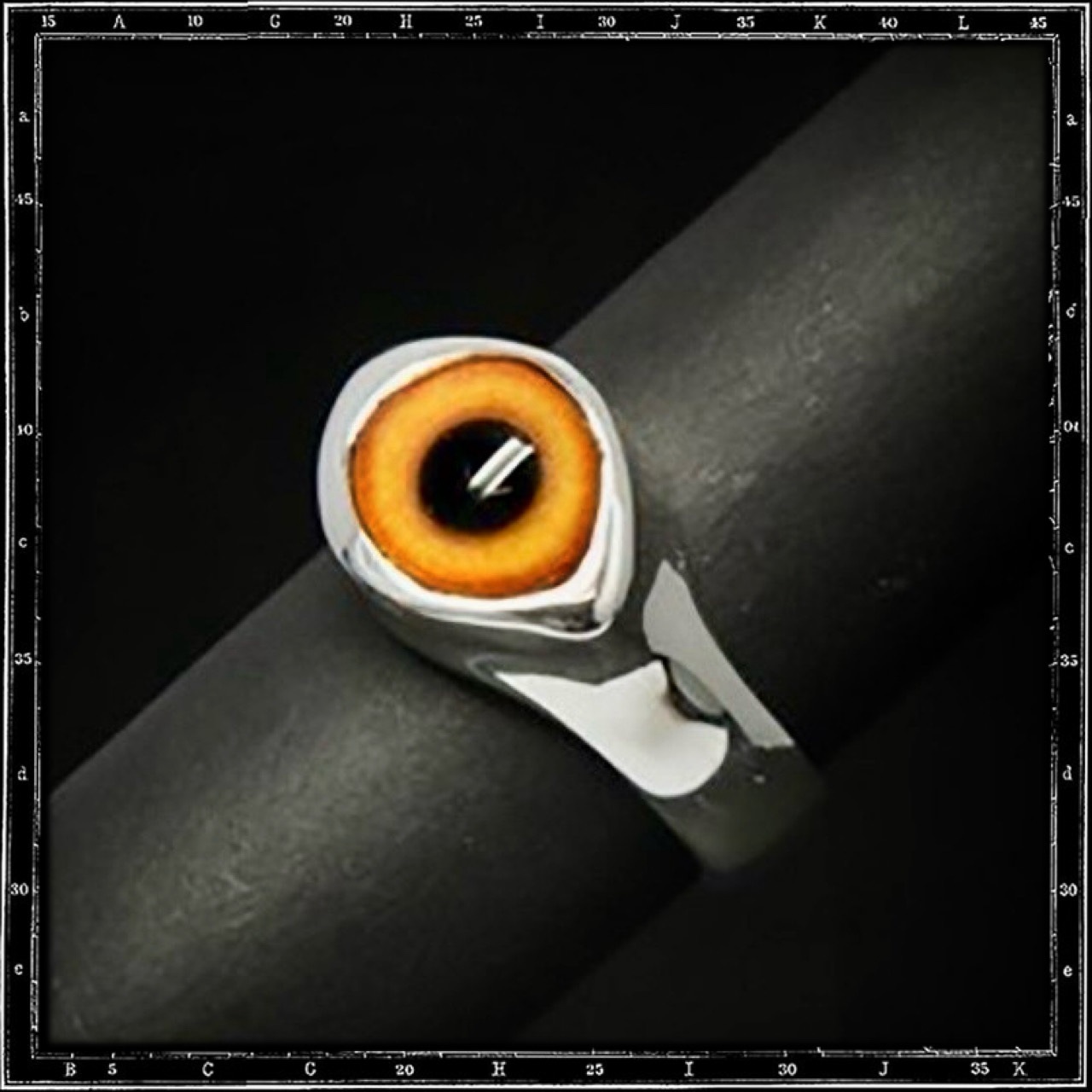 SMALL ROUND EYE RING