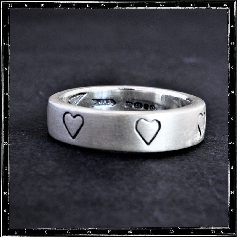 LOVE BAND WITH 5 ENGRAVED HEART RING / JP17 ONLY