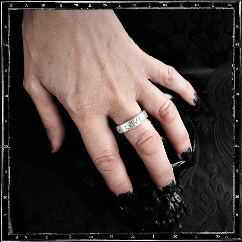 LOVE BAND WITH 5 ENGRAVED HEART RING / JP17 ONLY