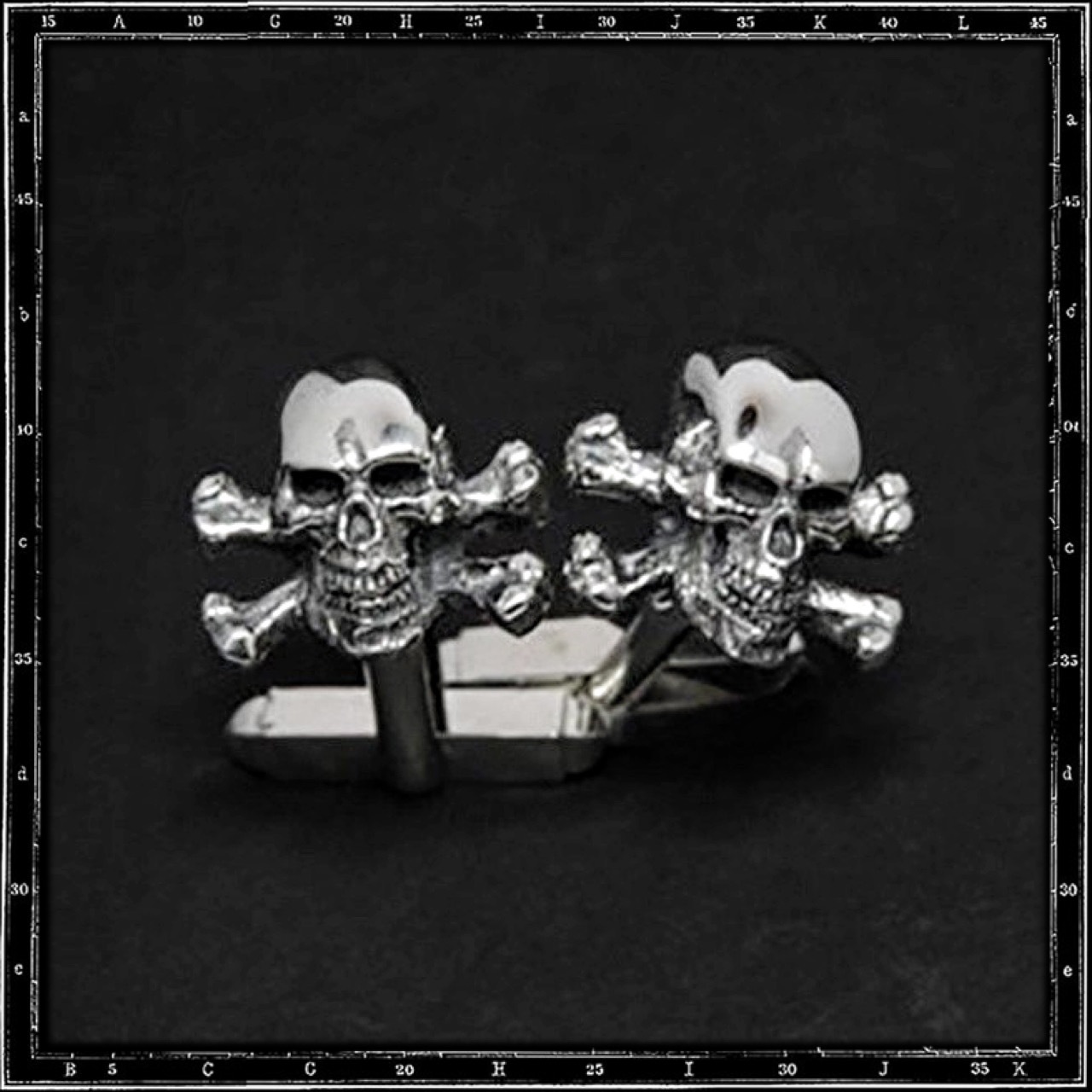 SKULL & CROSSBONES 3D CUFFLINKS