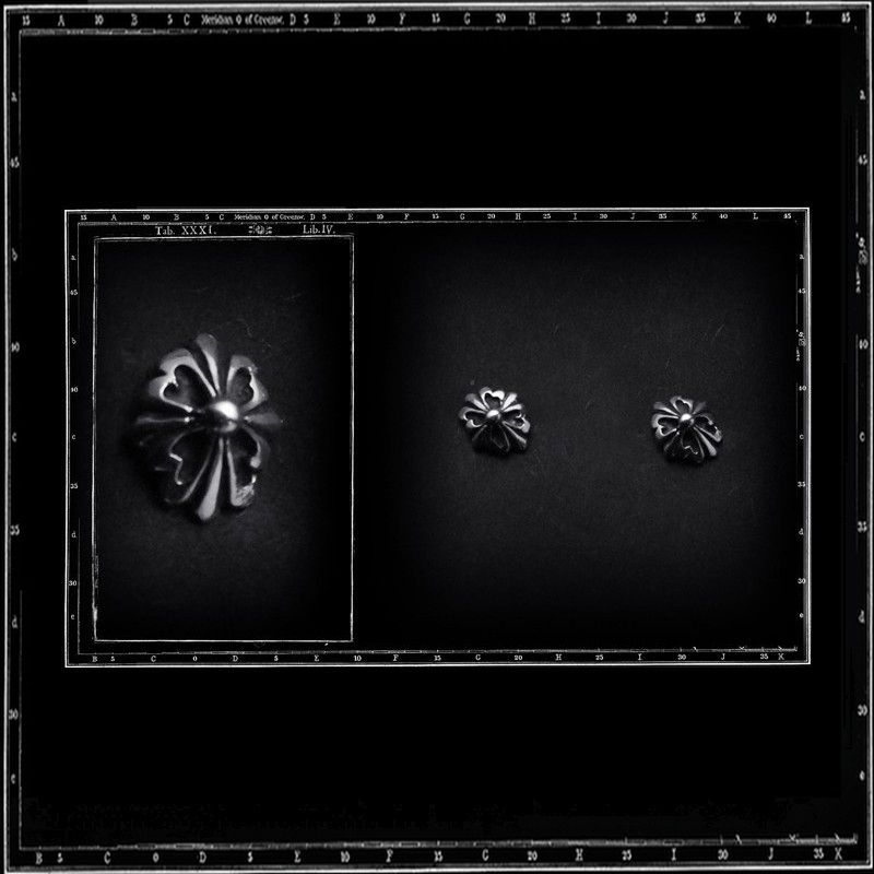 MINI TUDOR CONE STUD EARRING