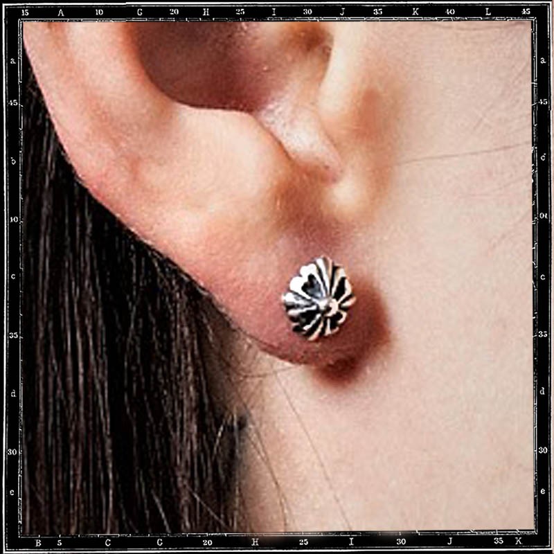 MINI TUDOR CONE STUD EARRING