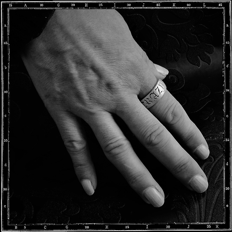 CRAZY PIG OLD ENGLISH RING