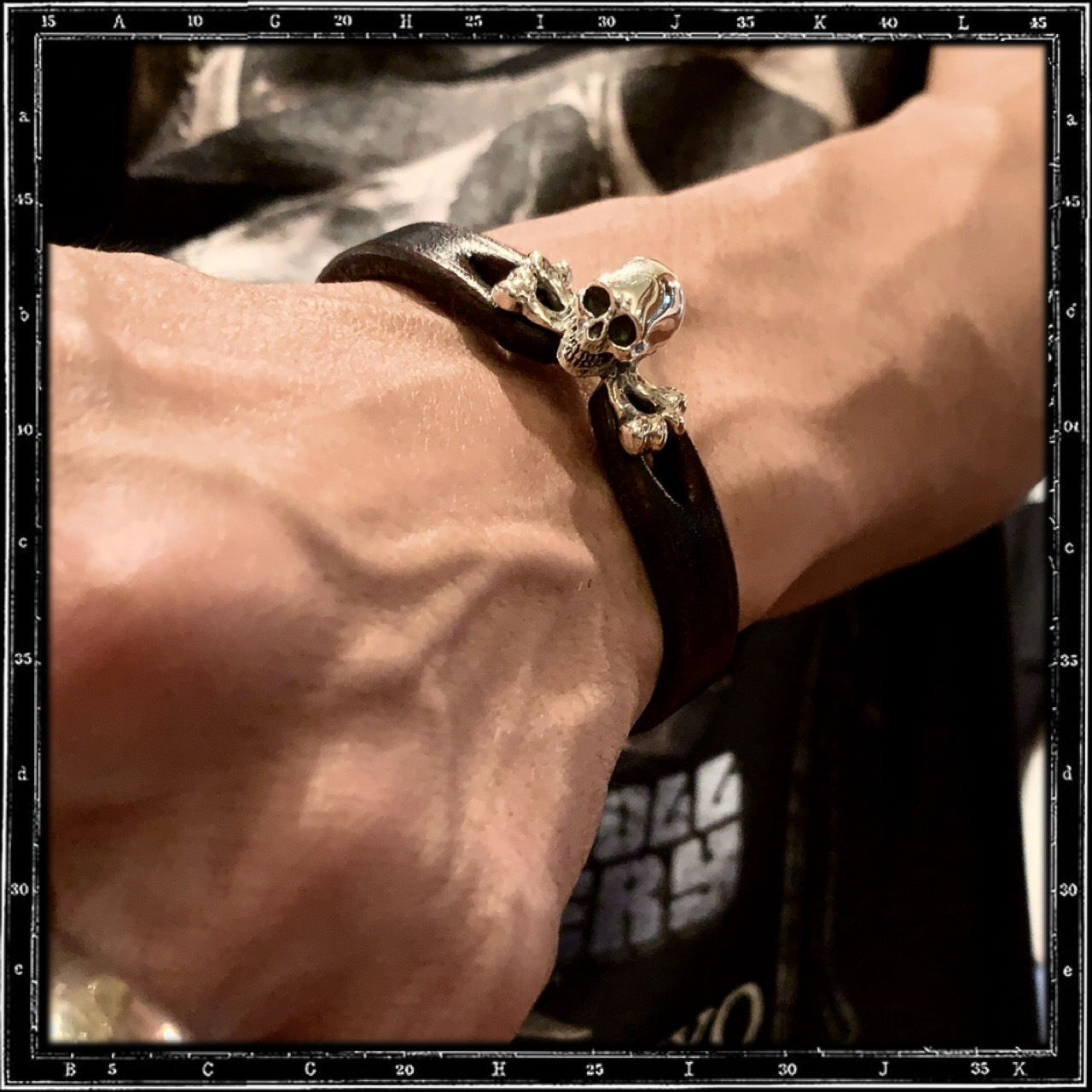 SKULL & CROSSBONES LEATHER BRACELET