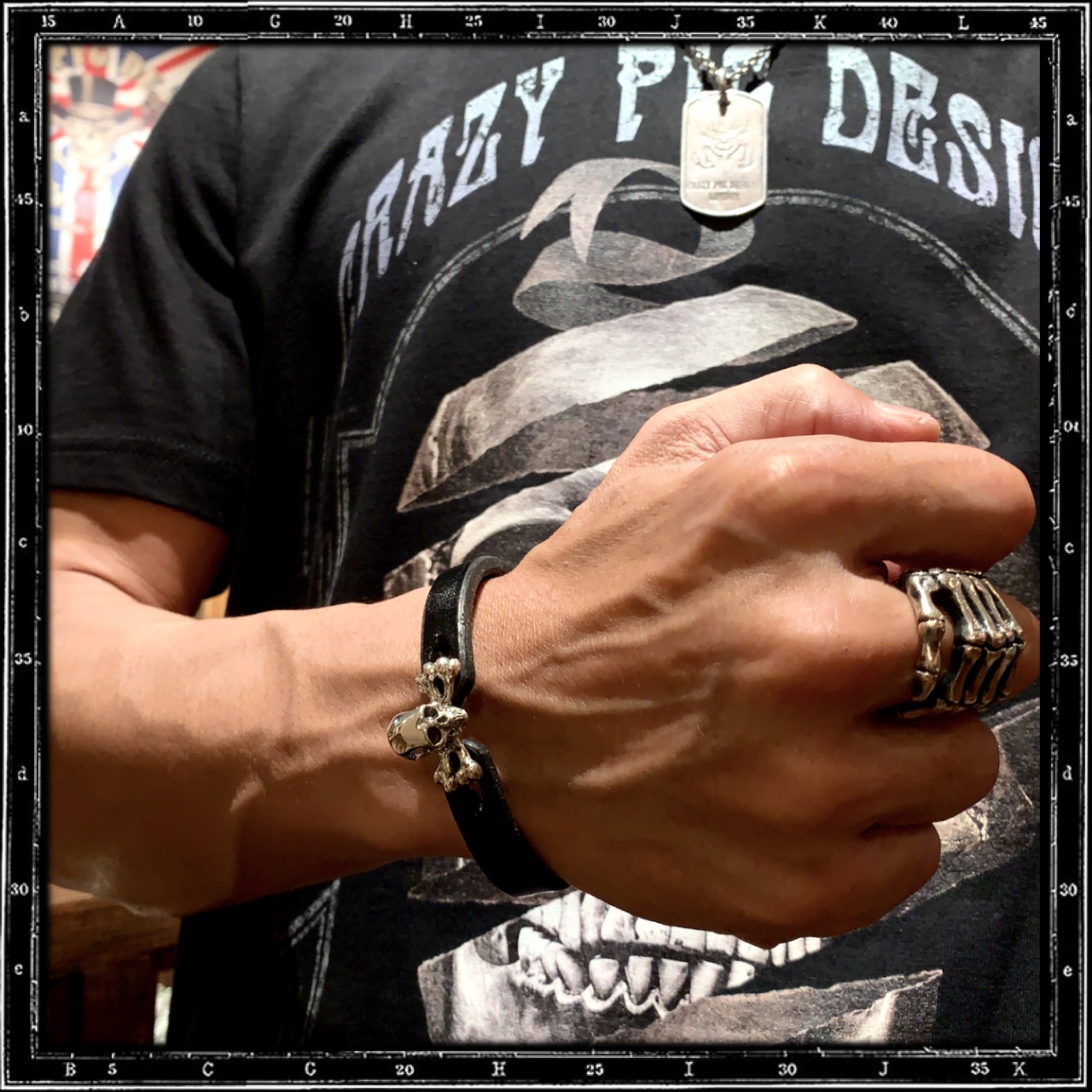 SKULL & CROSSBONES LEATHER BRACELET