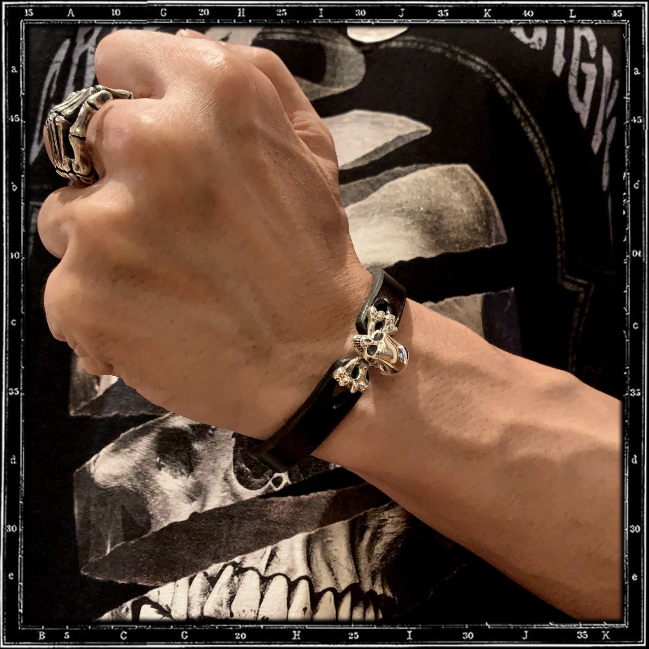 SKULL & CROSSBONES LEATHER BRACELET
