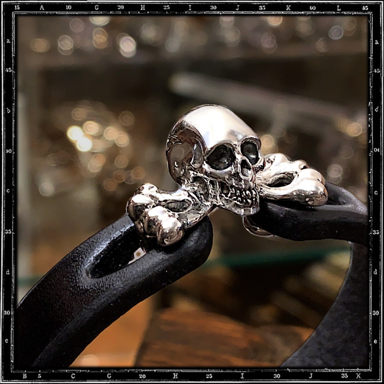 SKULL & CROSSBONES LEATHER BRACELET
