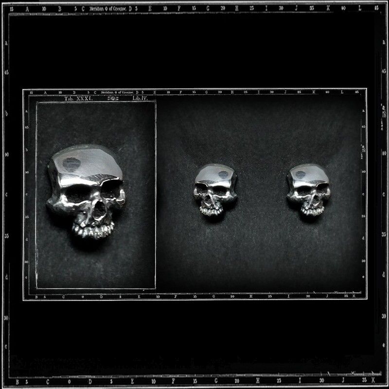 PLAIN SKULL STUD EARRING