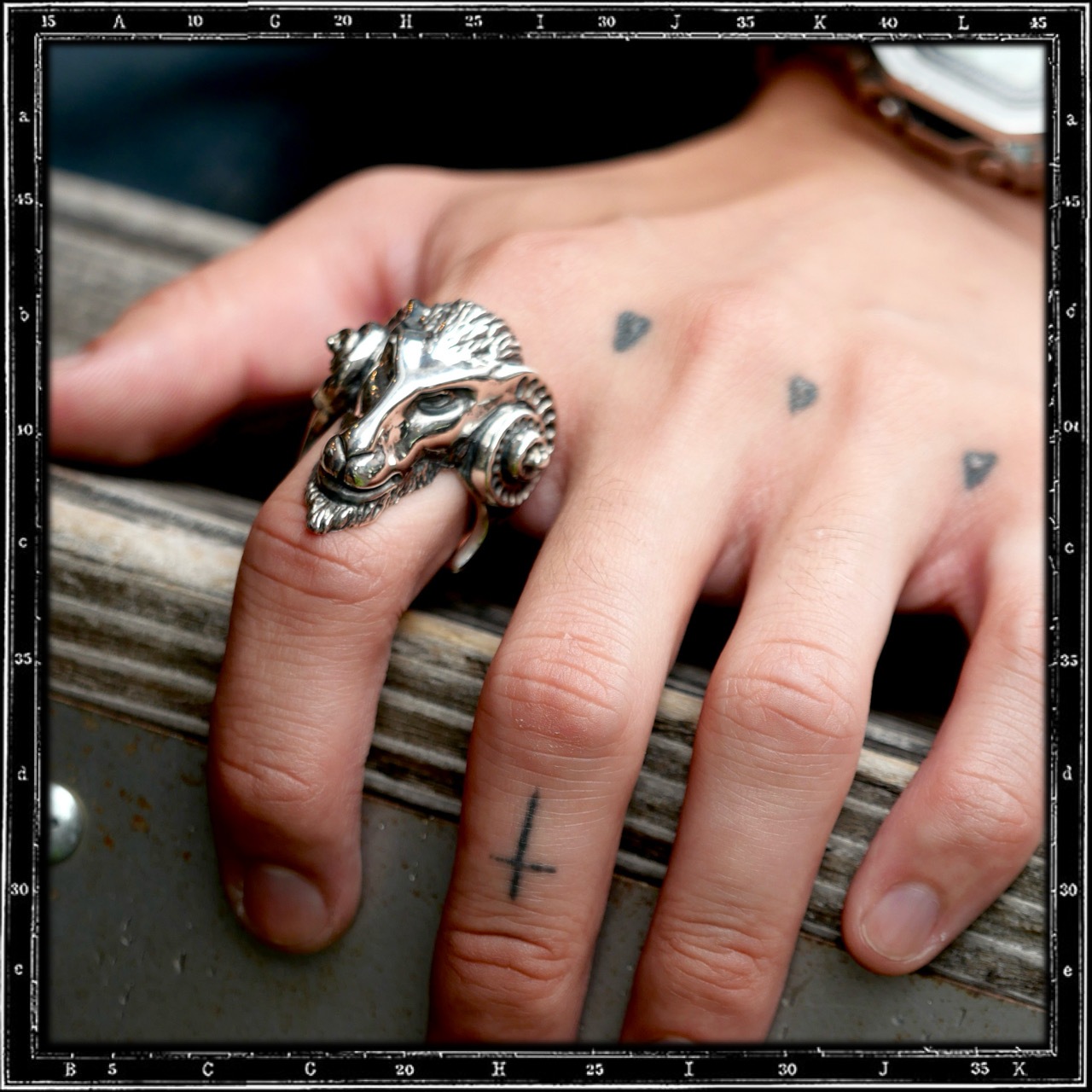 ANCIENT GOAT RING | クレイジーピッグ公式オンラインストア リング