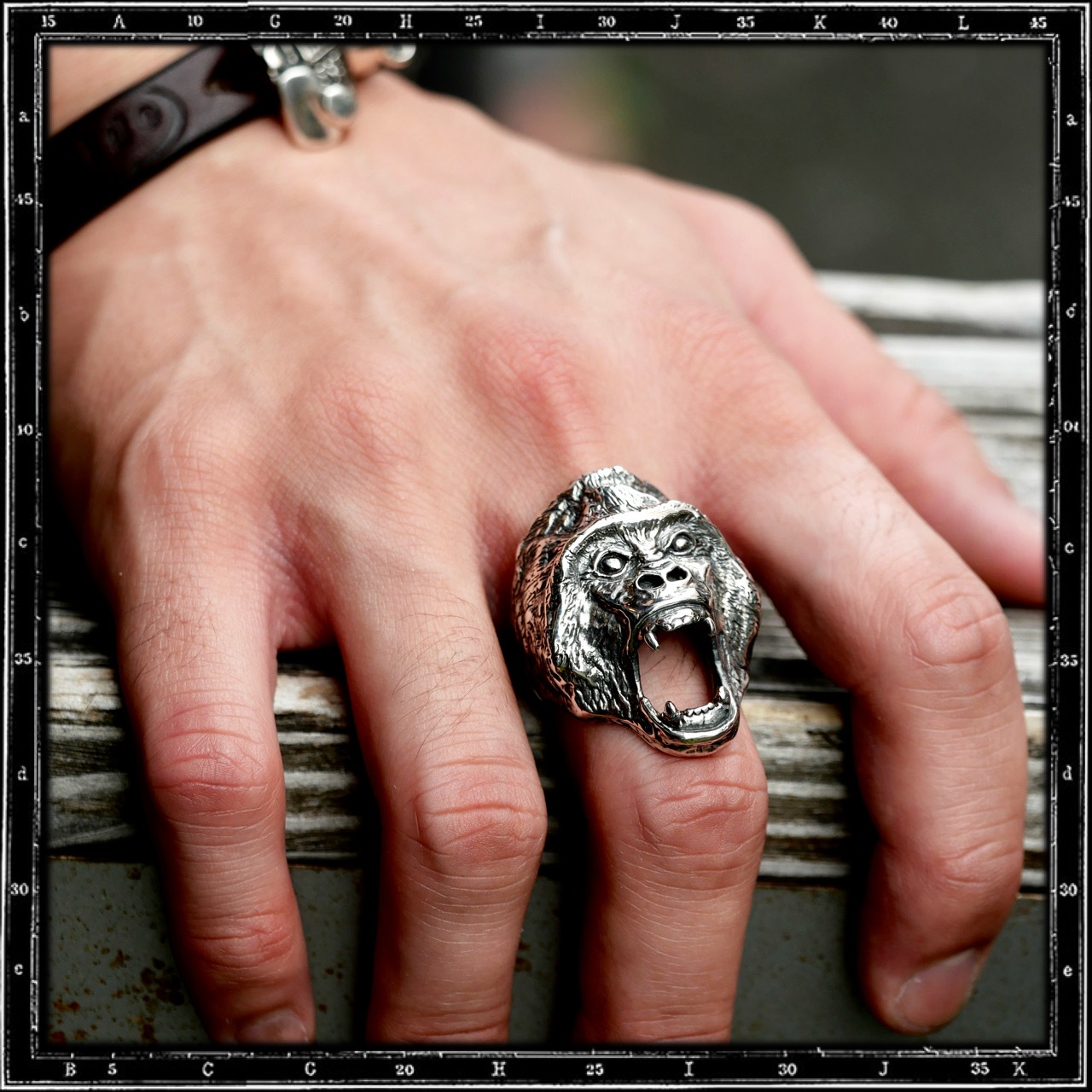 GORILLA RING
