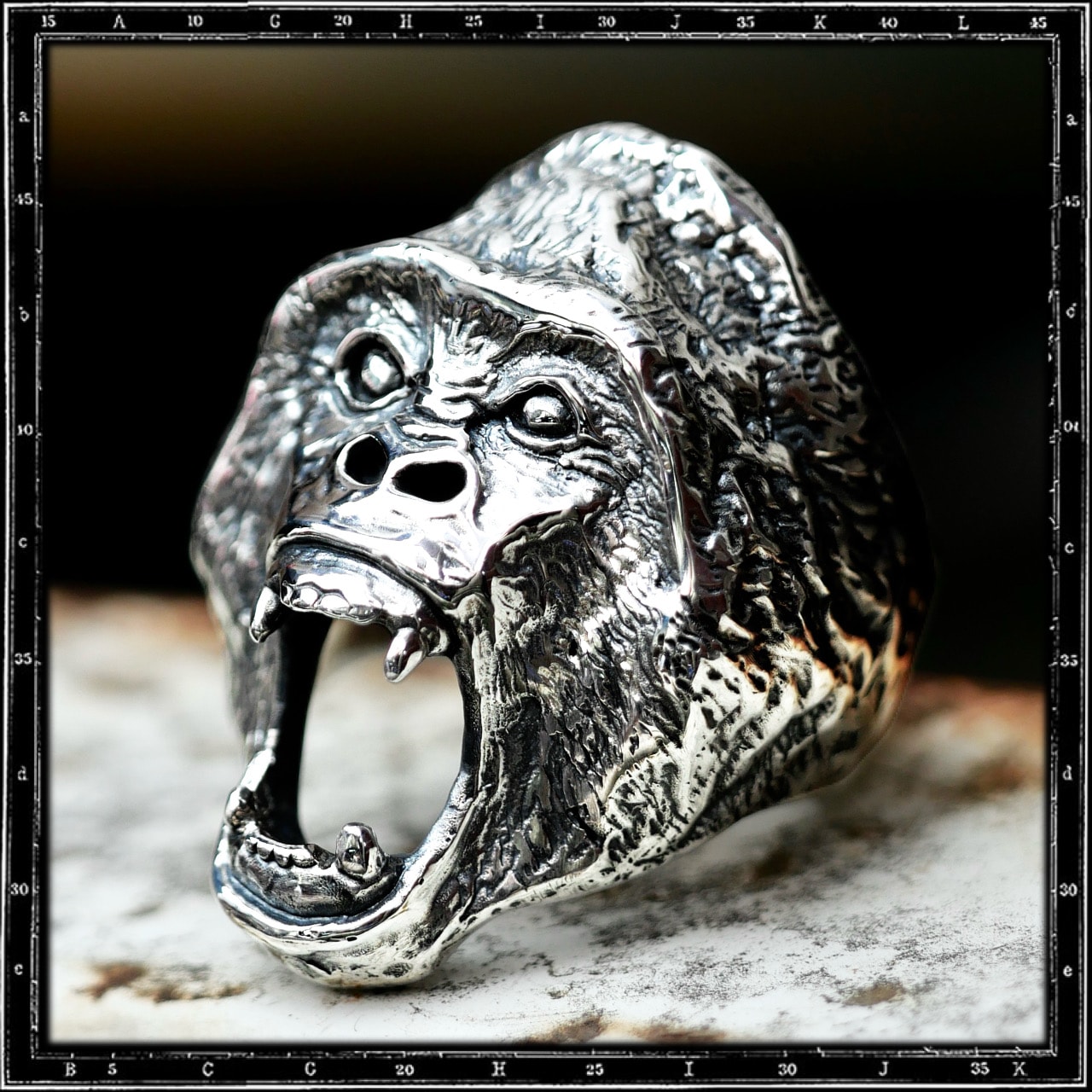GORILLA RING