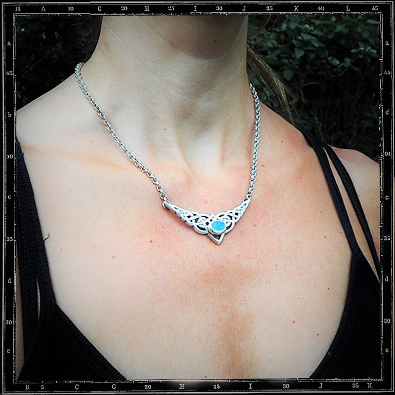 CELTIC AND STONE PENDANT WITH CHAIN