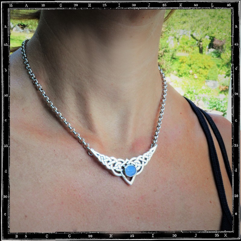 CELTIC AND STONE PENDANT WITH CHAIN