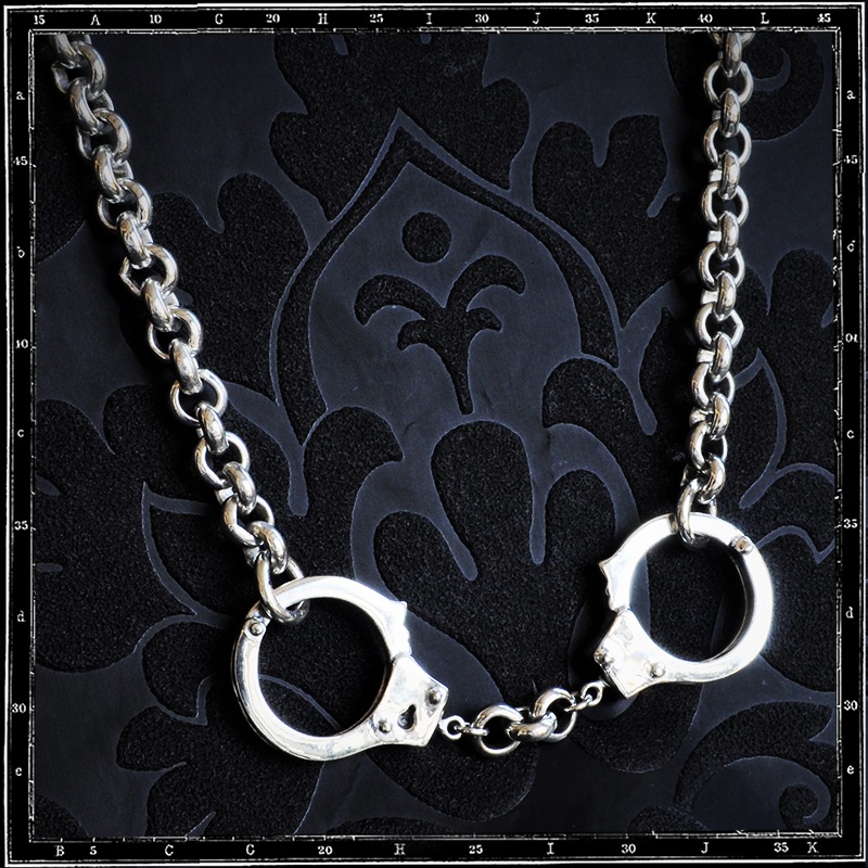 HANDCUFF NECKLACE