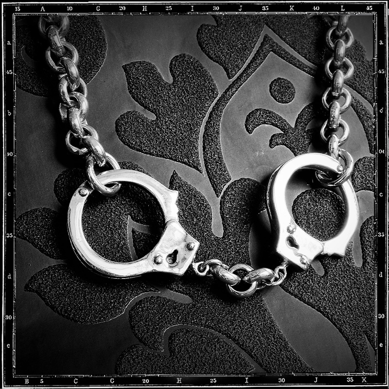 HANDCUFF NECKLACE