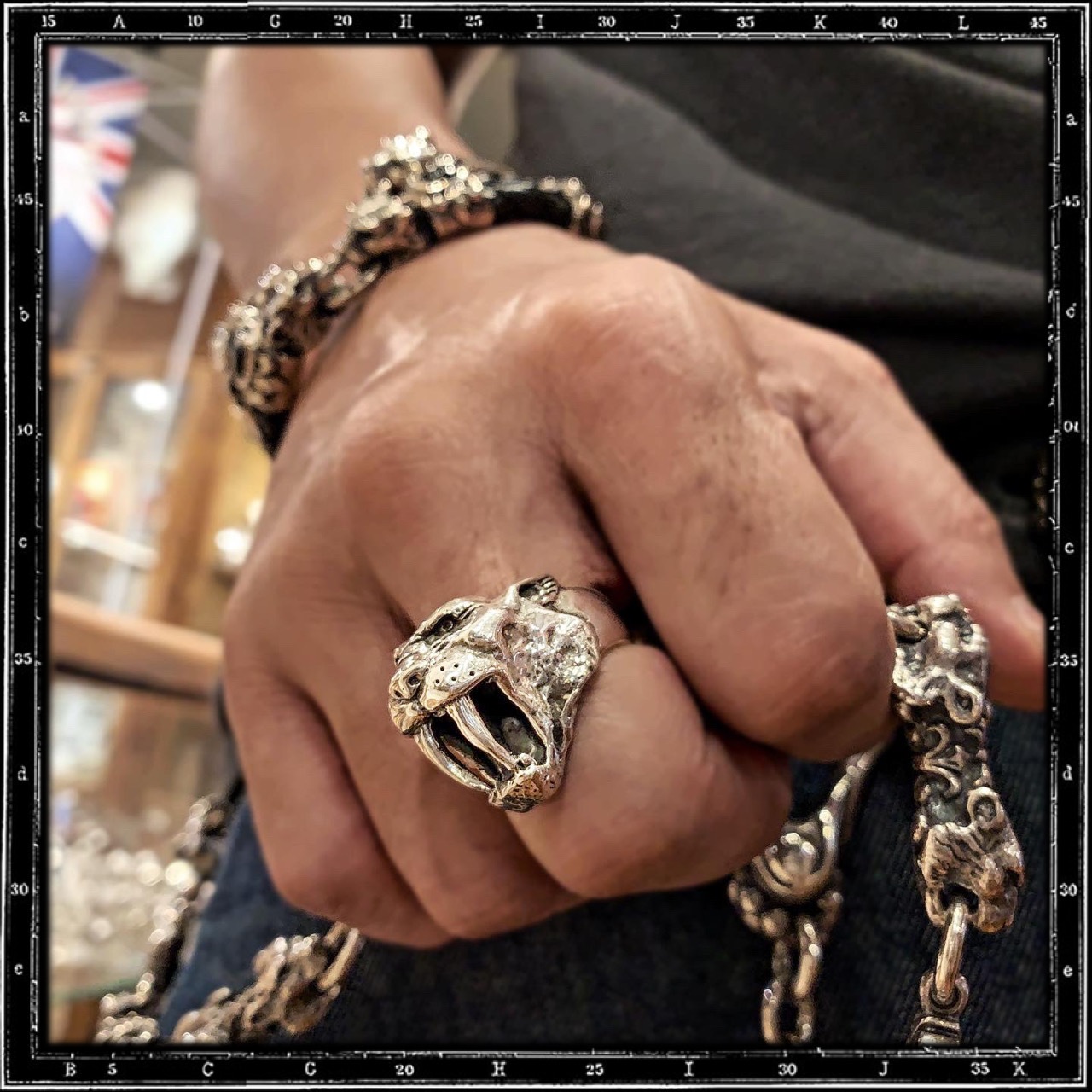 SABER TOOTH TIGER RING | クレイジーピッグ公式オンラインストア