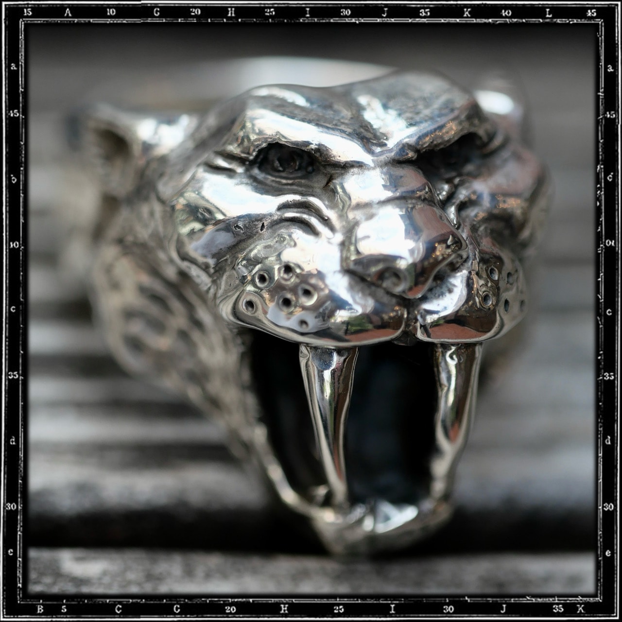 SABER TOOTH TIGER RING | クレイジーピッグ公式オンラインストア