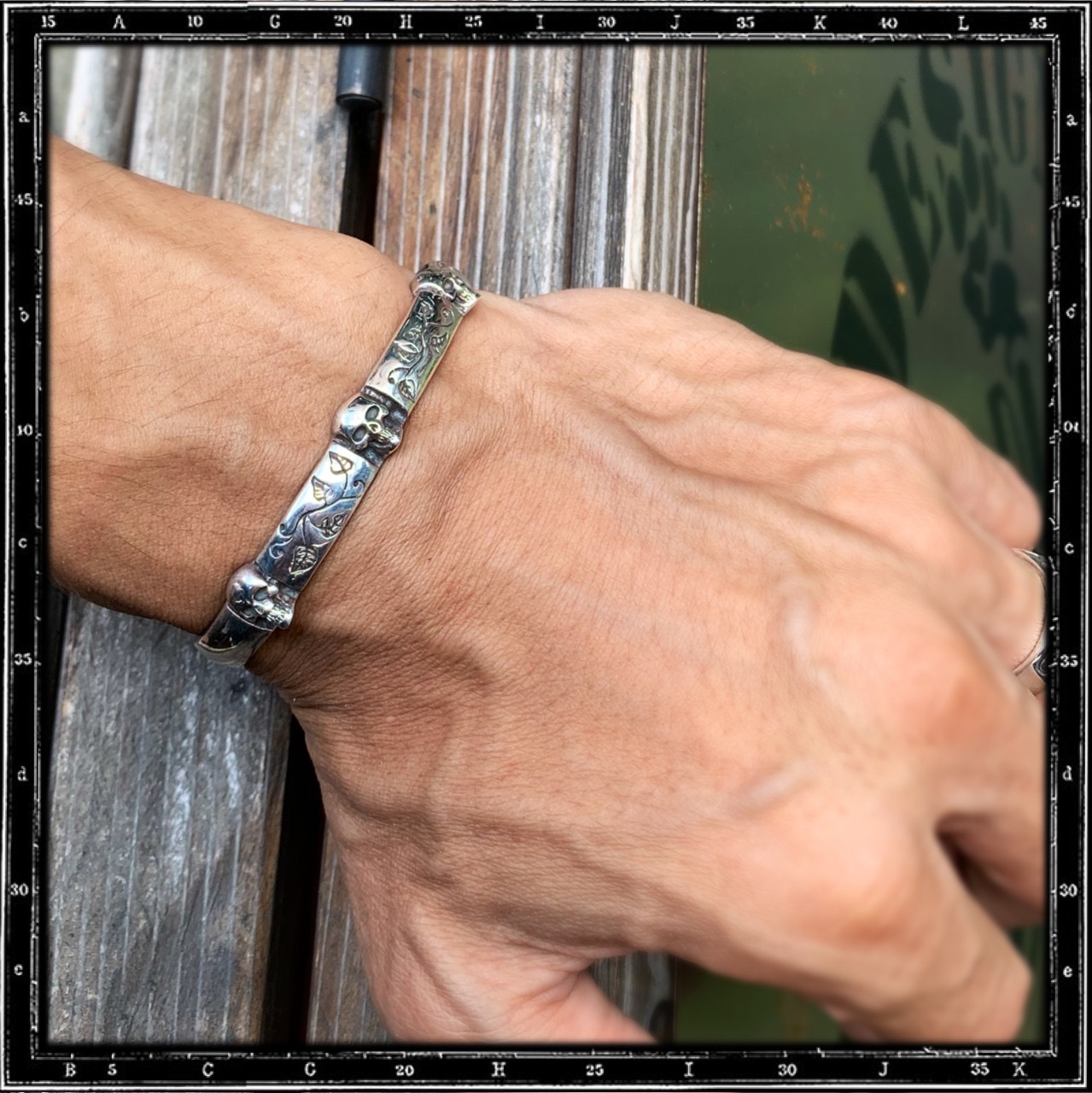 NARROW 3 SKULLS & LEAVES BRACELET