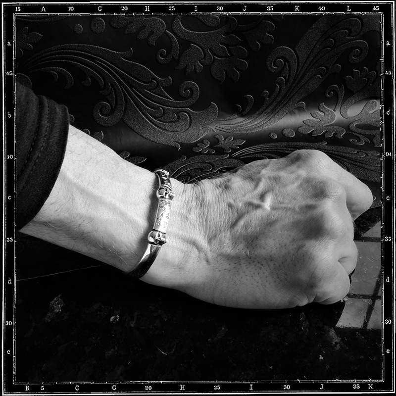 NARROW 3 SKULLS & LEAVES BRACELET