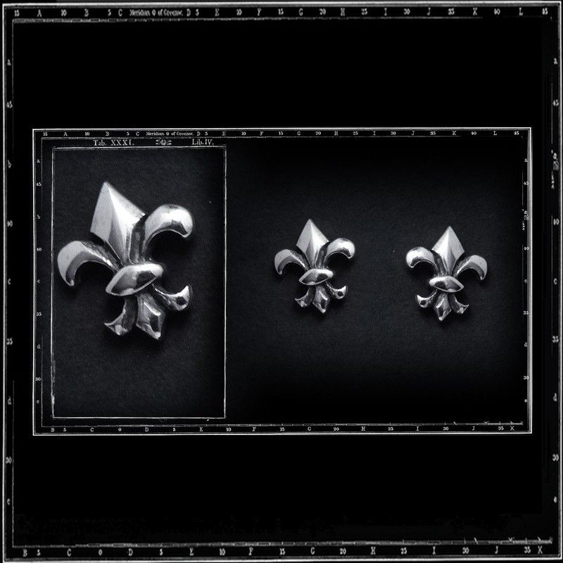 FLEUR DE LYS STUD EARRING