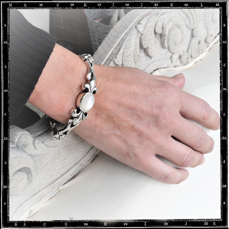 TUDOR CUTAWAY STONE BRACELET