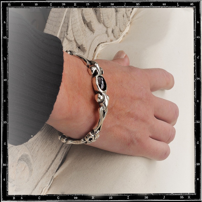 TUDOR CUTAWAY STONE BRACELET