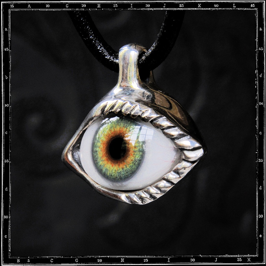 LASH EYE PENDANT - SMALL