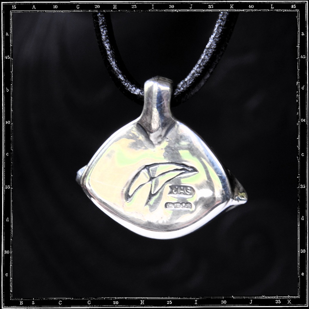 LASH EYE PENDANT - SMALL