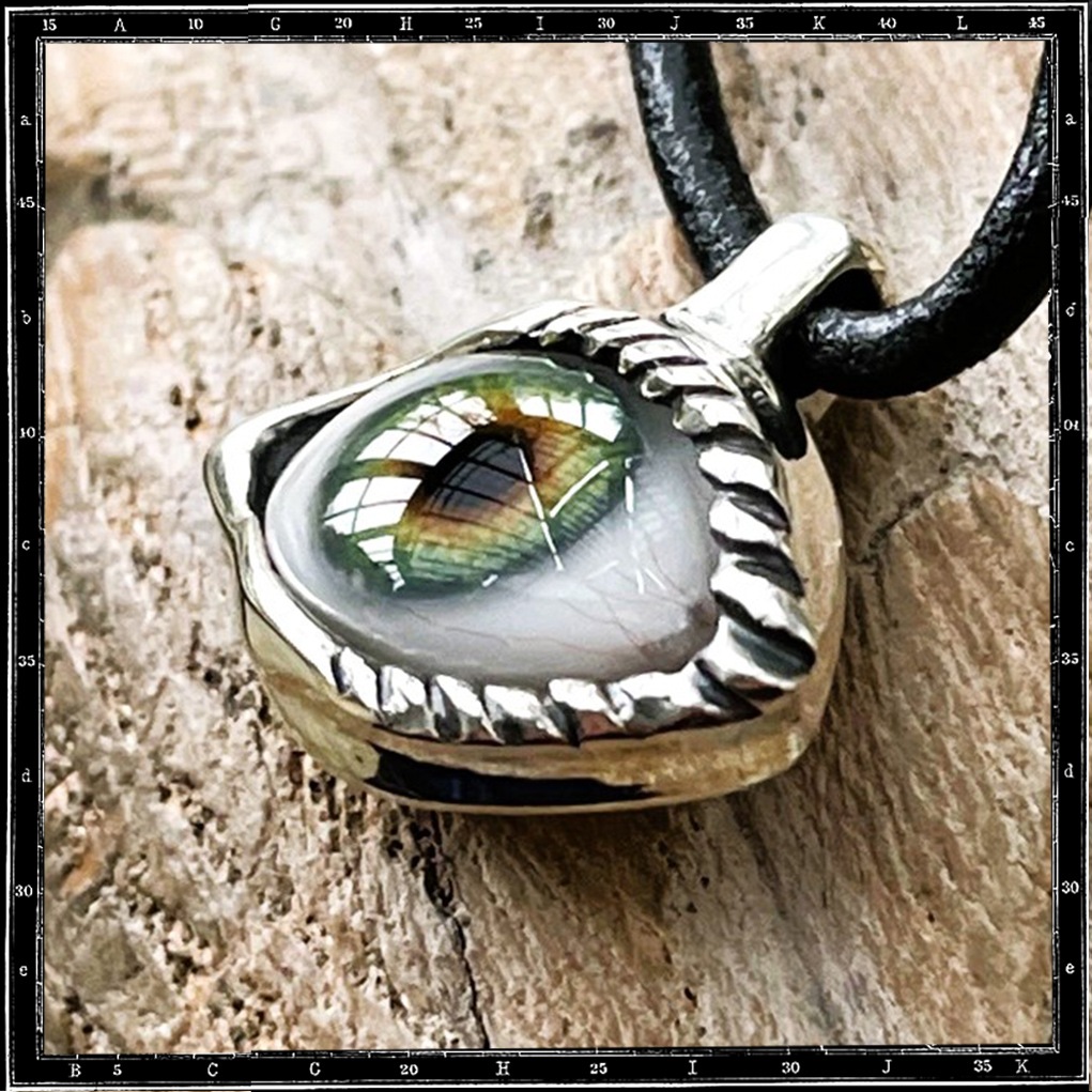 LASH EYE PENDANT - SMALL