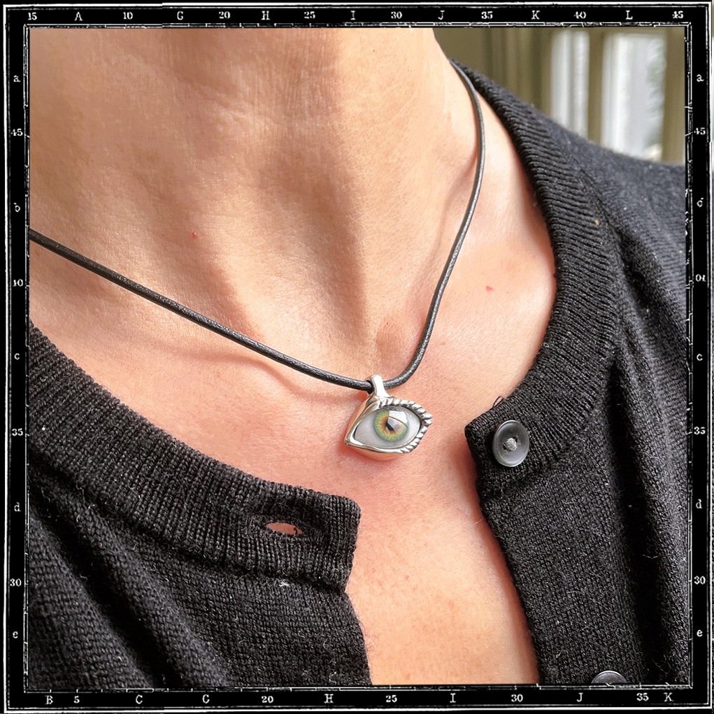 LASH EYE PENDANT - SMALL