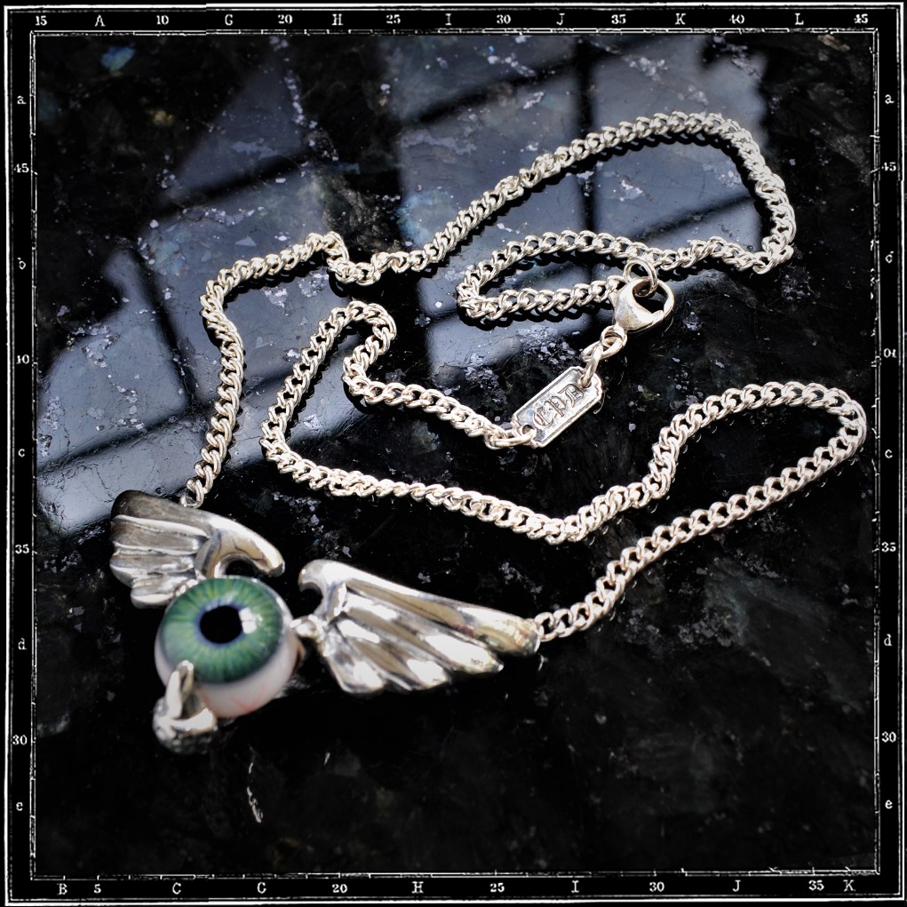WINGED BALL EYE NECKLACE
