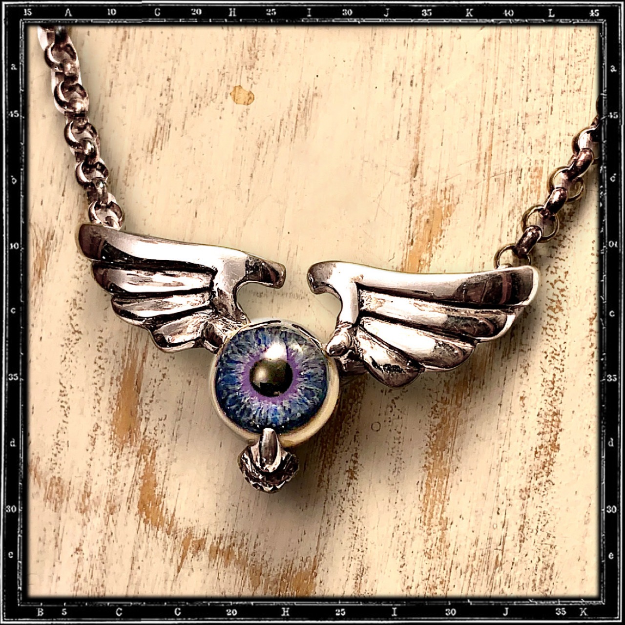 WINGED BALL EYE NECKLACE