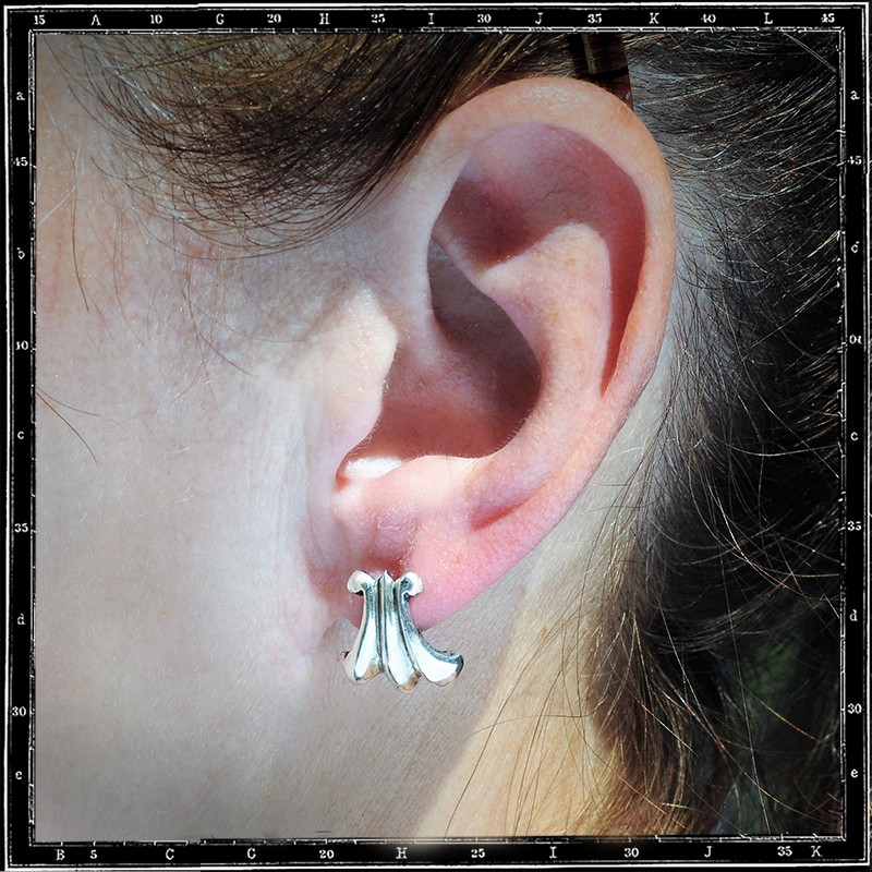 CLASSIC TUDOR STUD EARRING